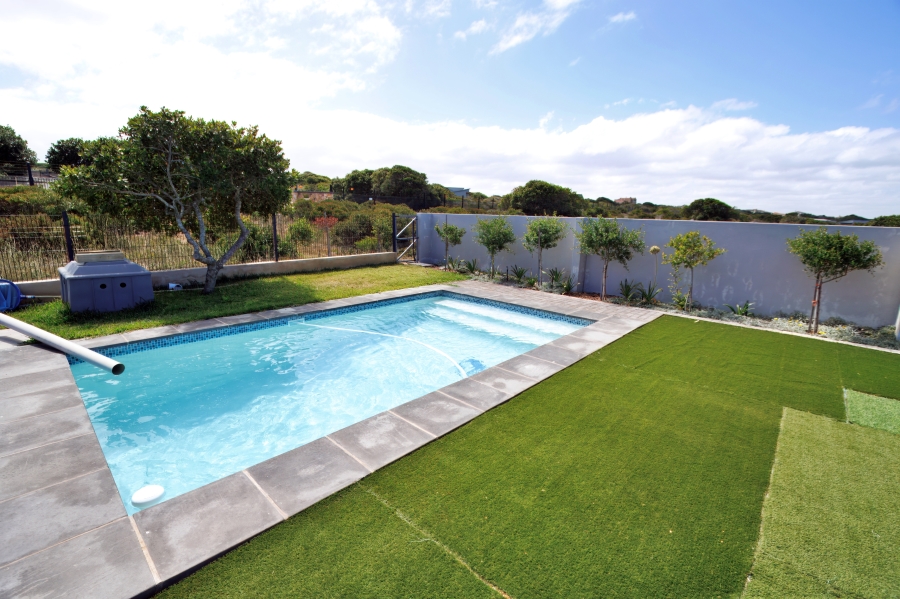 4 Bedroom Property for Sale in Stilbaai Wes Western Cape